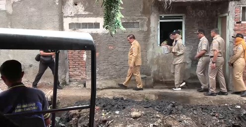 Gubernur DKI Tinjau Pengerukan Anak Kali Krukut